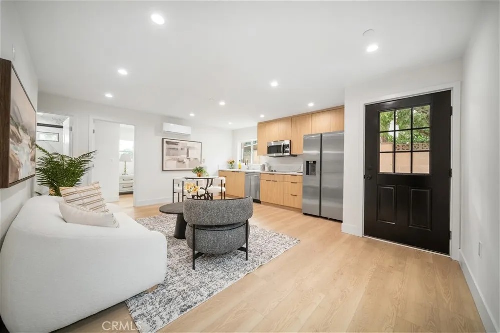 19920 Kittridge Street Winnetka, CA 91306