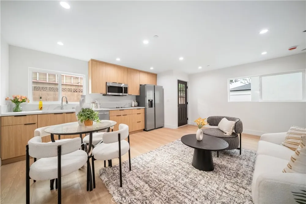 19920 Kittridge Street Winnetka, CA 91306