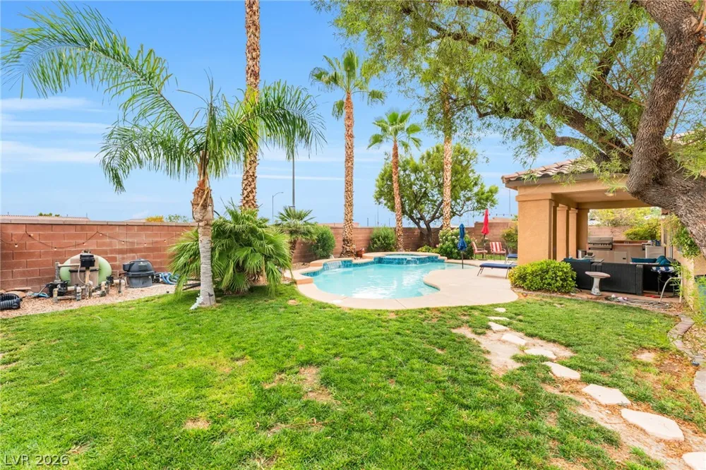 6450 Hughes Springs Drive Las Vegas, NV 89131