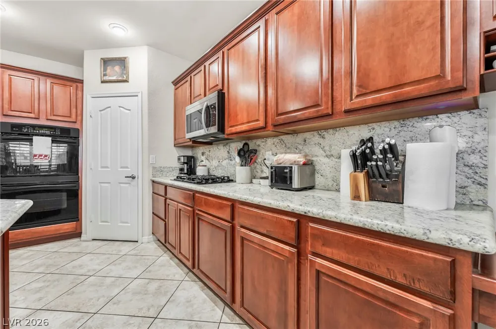 6450 Hughes Springs Drive Las Vegas, NV 89131