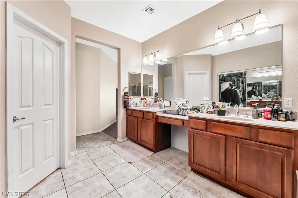 6450 Hughes Springs Drive Las Vegas, NV 89131