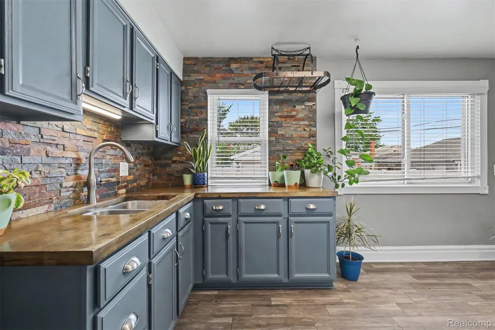 1646 Mill Street Lincoln Park City, MI 48146