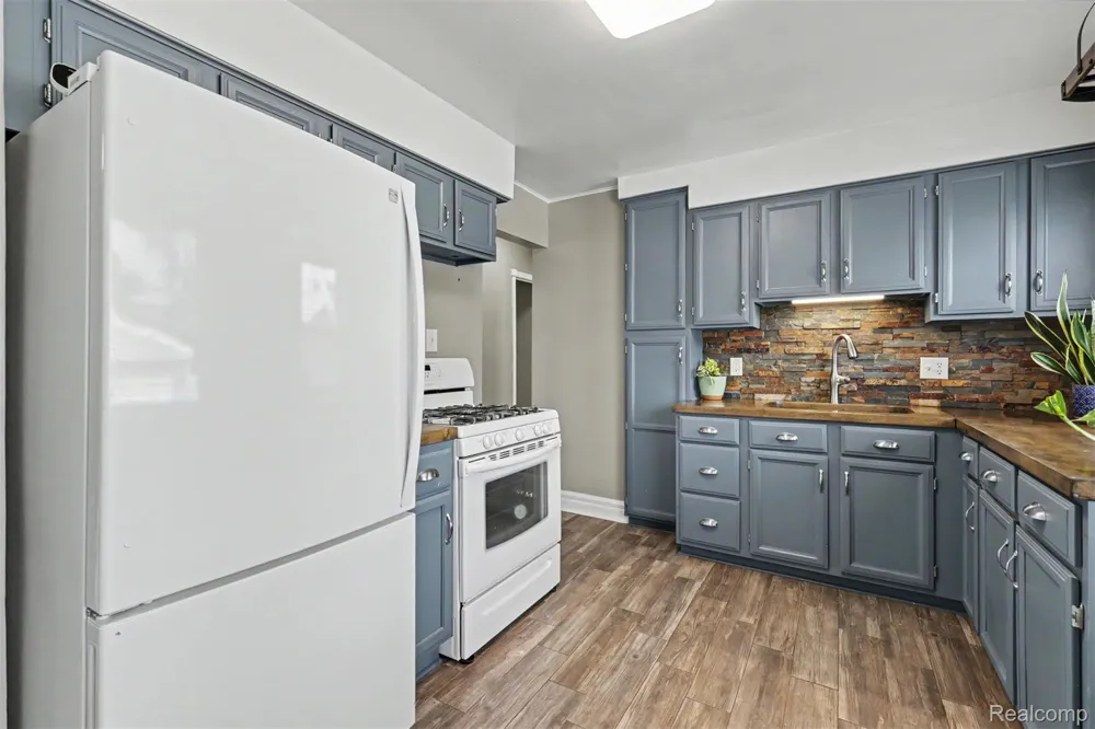 1646 Mill Street Lincoln Park City, MI 48146