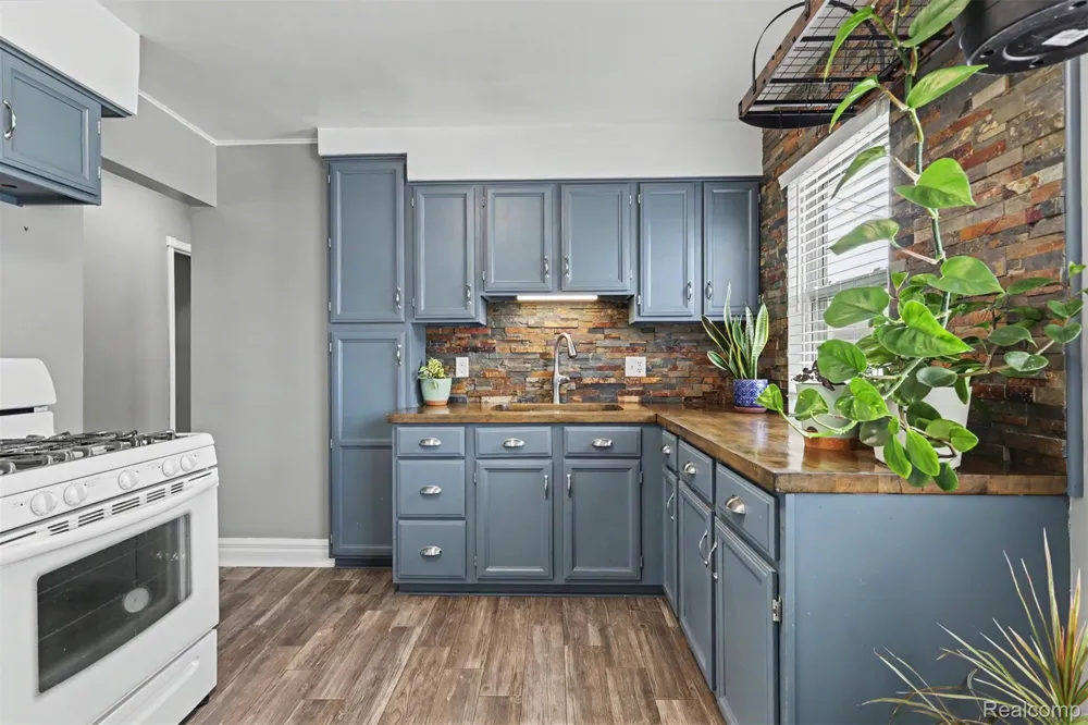 1646 Mill Street Lincoln Park City, MI 48146