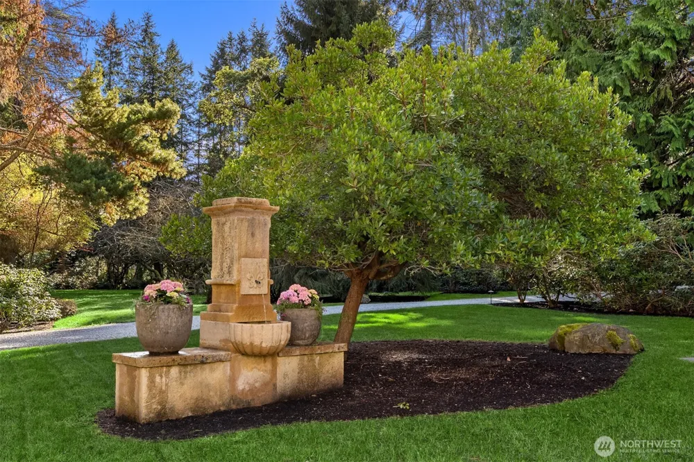 8010 Grand Avenue NE Bainbridge Island, WA 98110