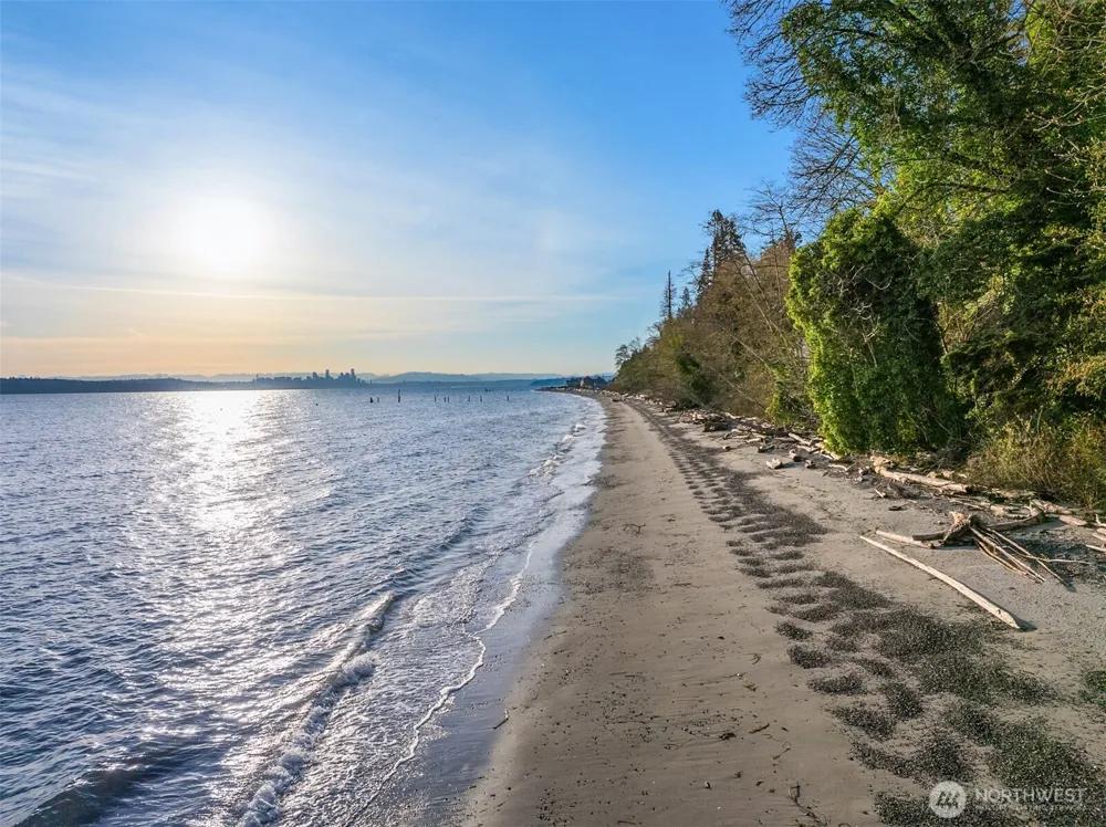 8010 Grand Avenue NE Bainbridge Island, WA 98110