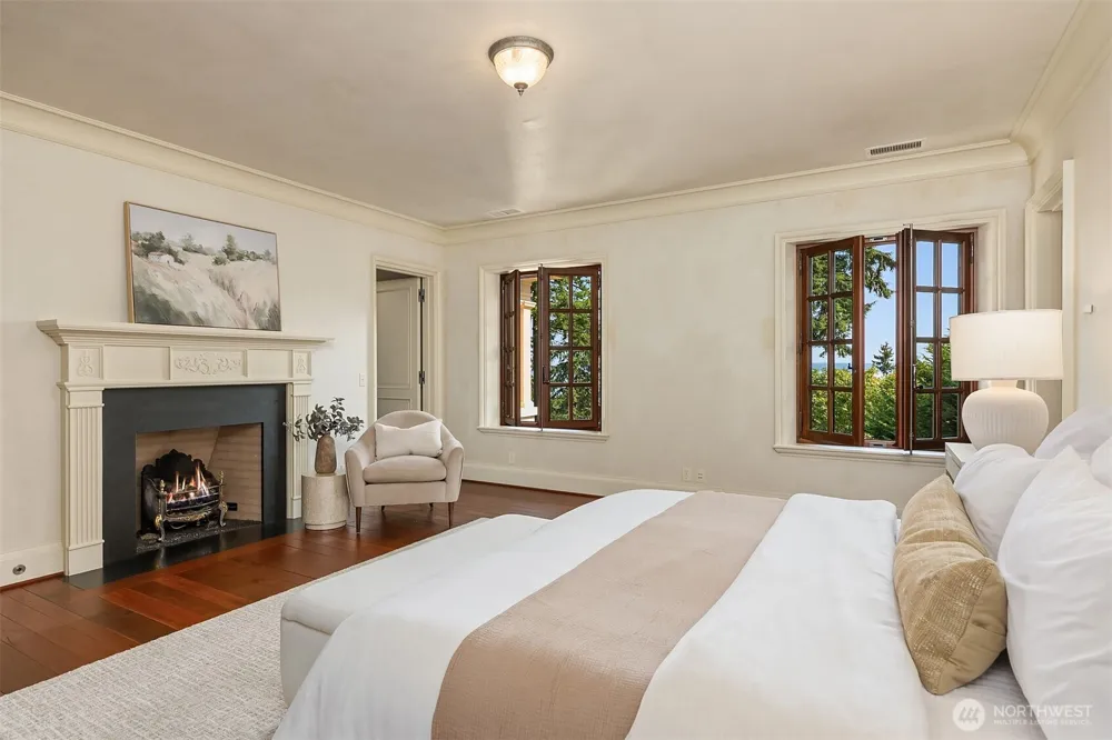 8010 Grand Avenue NE Bainbridge Island, WA 98110