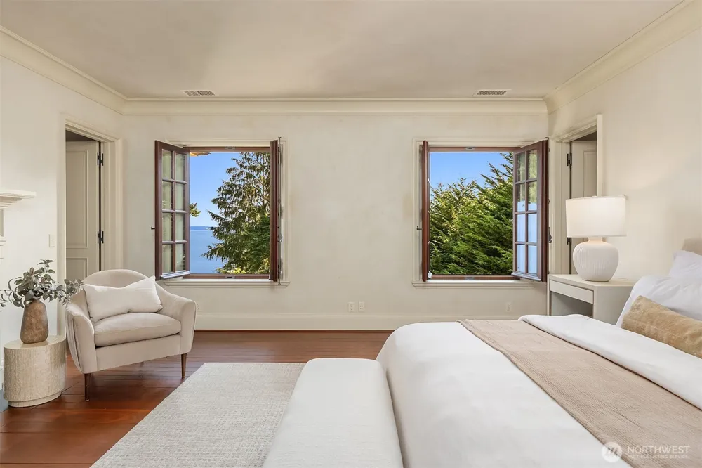8010 Grand Avenue NE Bainbridge Island, WA 98110