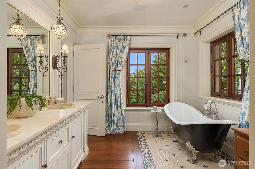 8010 Grand Avenue NE Bainbridge Island, WA 98110