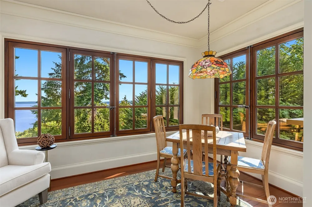 8010 Grand Avenue NE Bainbridge Island, WA 98110