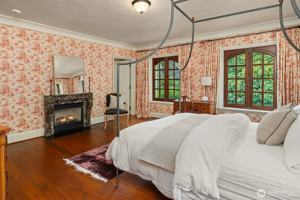 8010 Grand Avenue NE Bainbridge Island, WA 98110