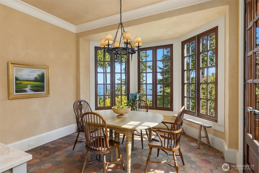 8010 Grand Avenue NE Bainbridge Island, WA 98110