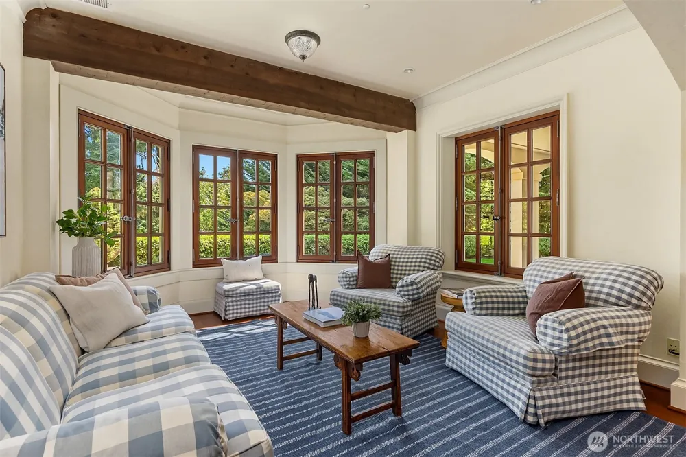8010 Grand Avenue NE Bainbridge Island, WA 98110