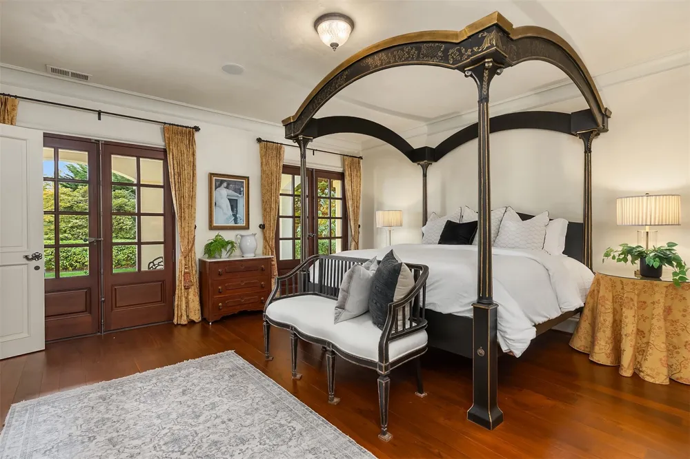 8010 Grand Avenue NE Bainbridge Island, WA 98110