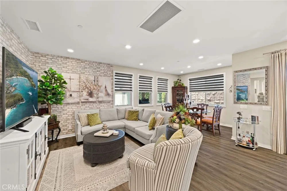 10832 Flora Cypress, CA 90720