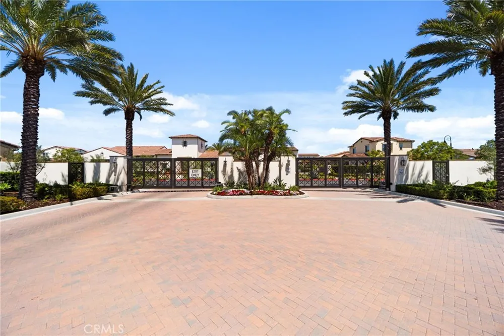 10832 Flora Cypress, CA 90720