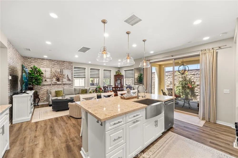 10832 Flora Cypress, CA 90720