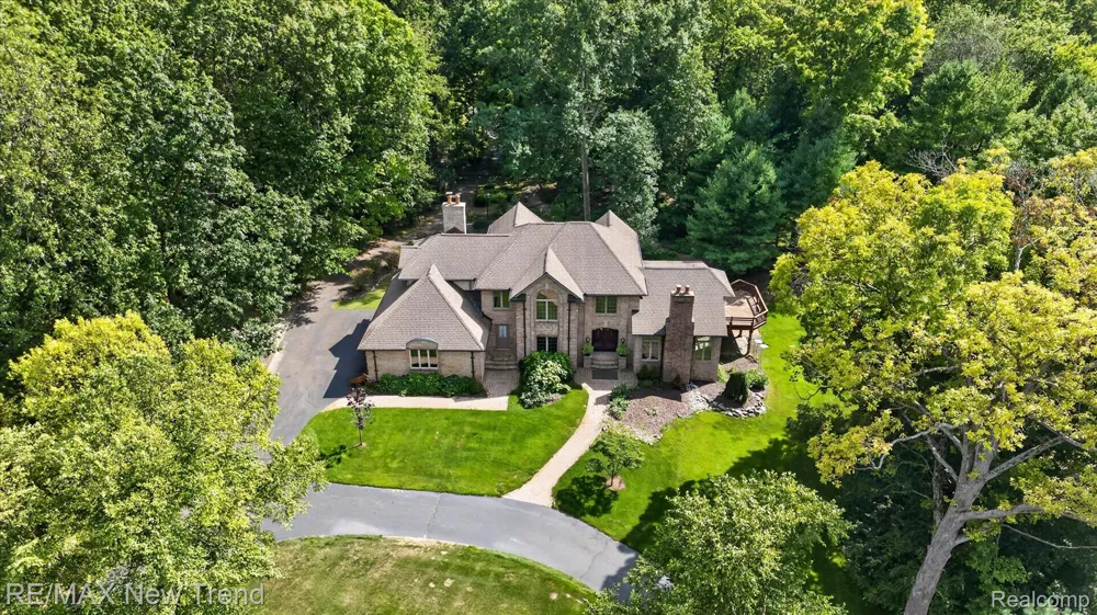 561 Valley Drive Milford Charter Township, MI 48381