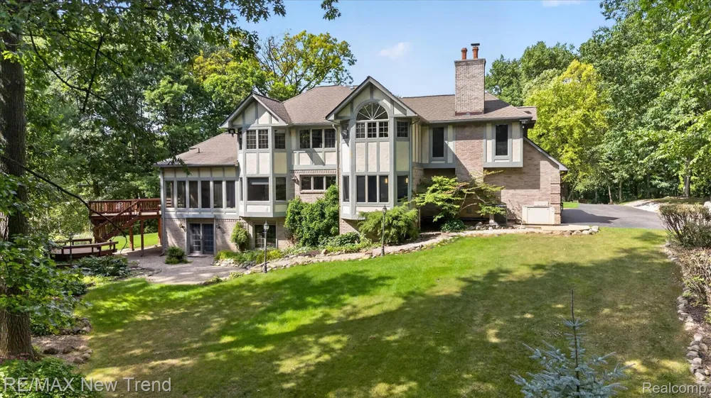 561 Valley Drive Milford Charter Township, MI 48381