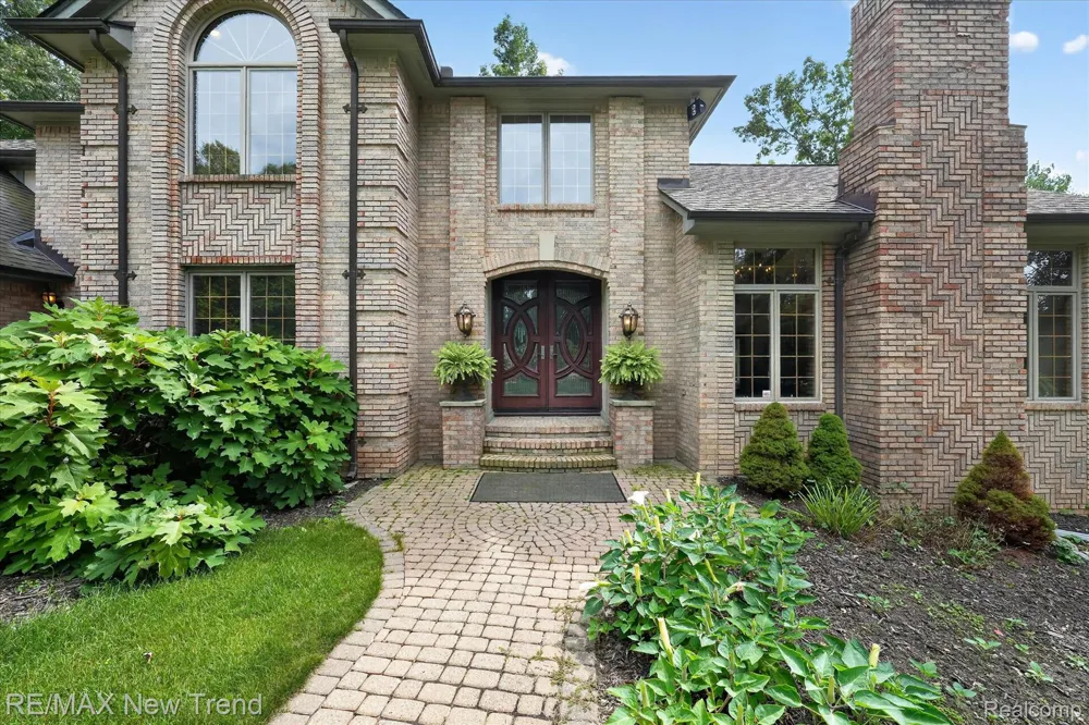 561 Valley Drive Milford Charter Township, MI 48381