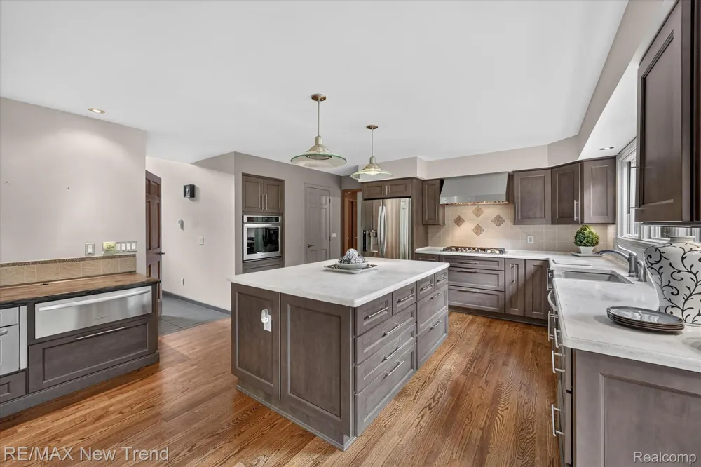 561 Valley Drive Milford Charter Township, MI 48381