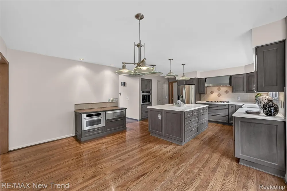 561 Valley Drive Milford Charter Township, MI 48381