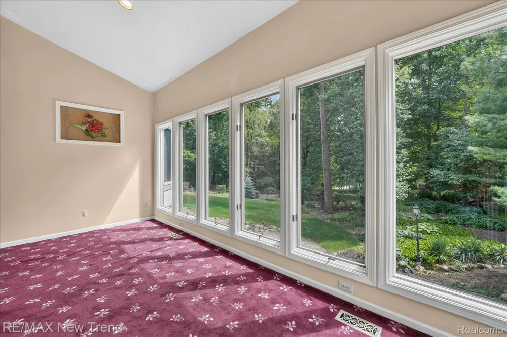 561 Valley Drive Milford Charter Township, MI 48381