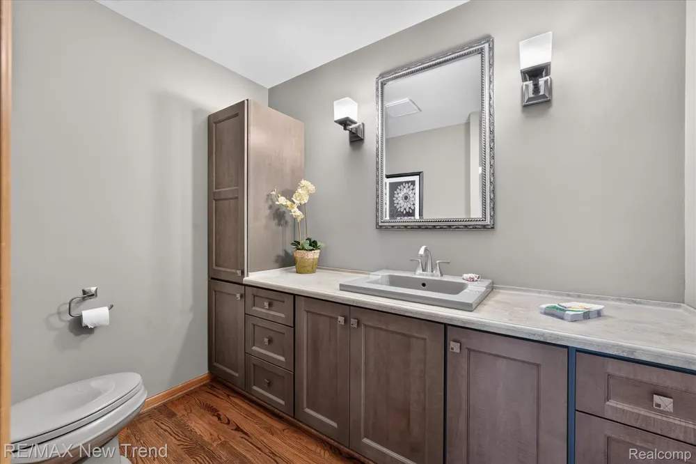 561 Valley Drive Milford Charter Township, MI 48381