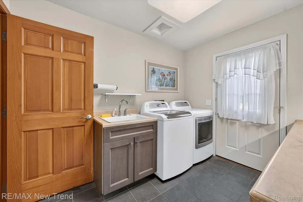 561 Valley Drive Milford Charter Township, MI 48381