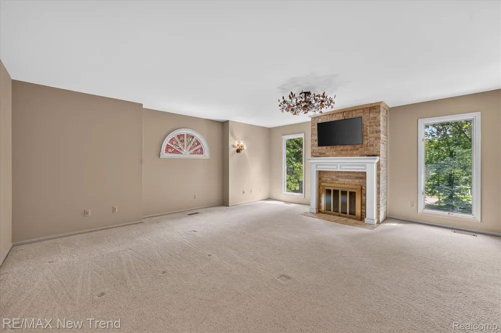 561 Valley Drive Milford Charter Township, MI 48381