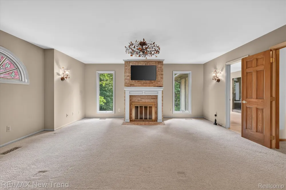 561 Valley Drive Milford Charter Township, MI 48381