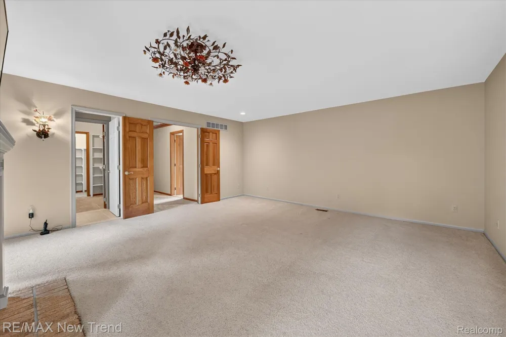 561 Valley Drive Milford Charter Township, MI 48381