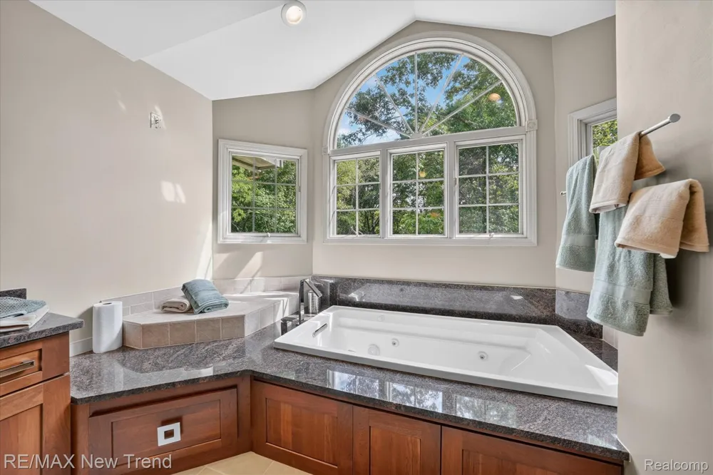 561 Valley Drive Milford Charter Township, MI 48381