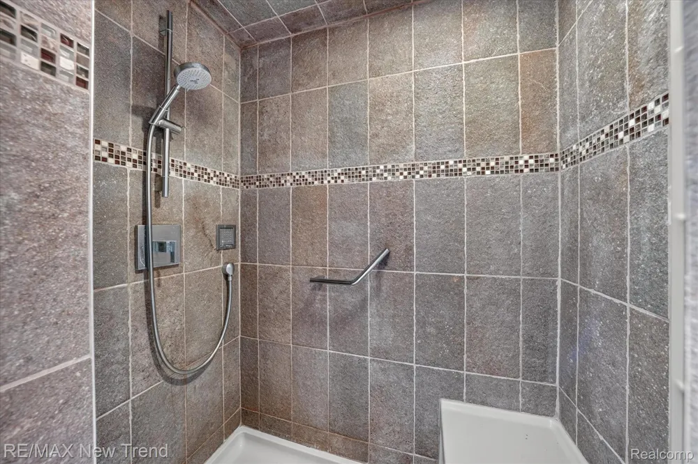 561 Valley Drive Milford Charter Township, MI 48381