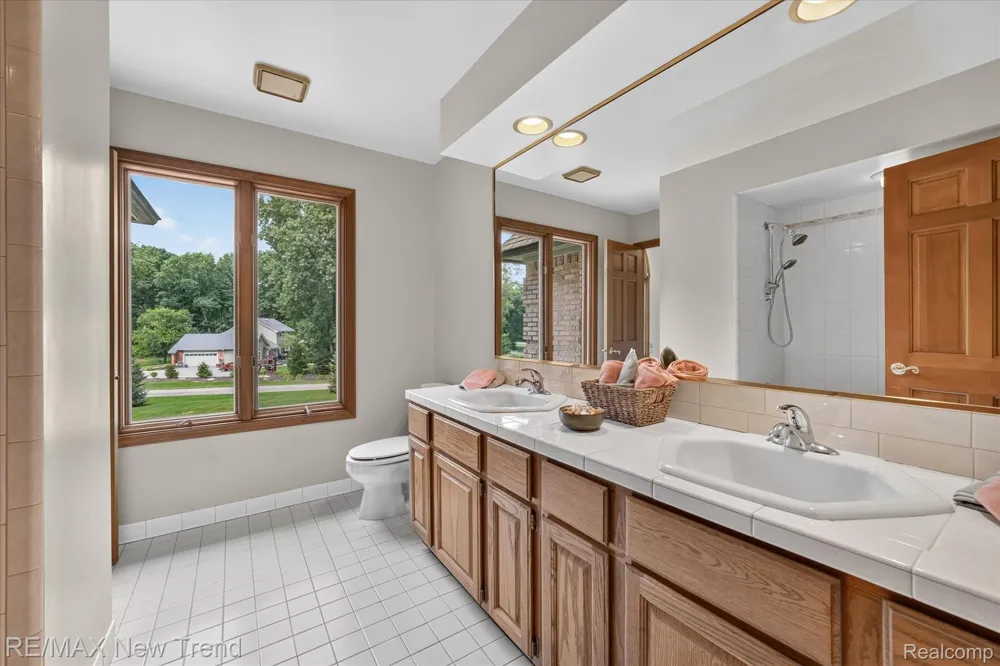 561 Valley Drive Milford Charter Township, MI 48381