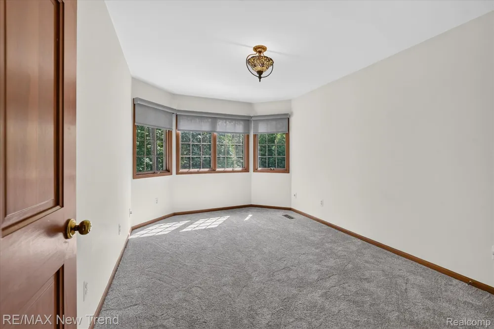 561 Valley Drive Milford Charter Township, MI 48381