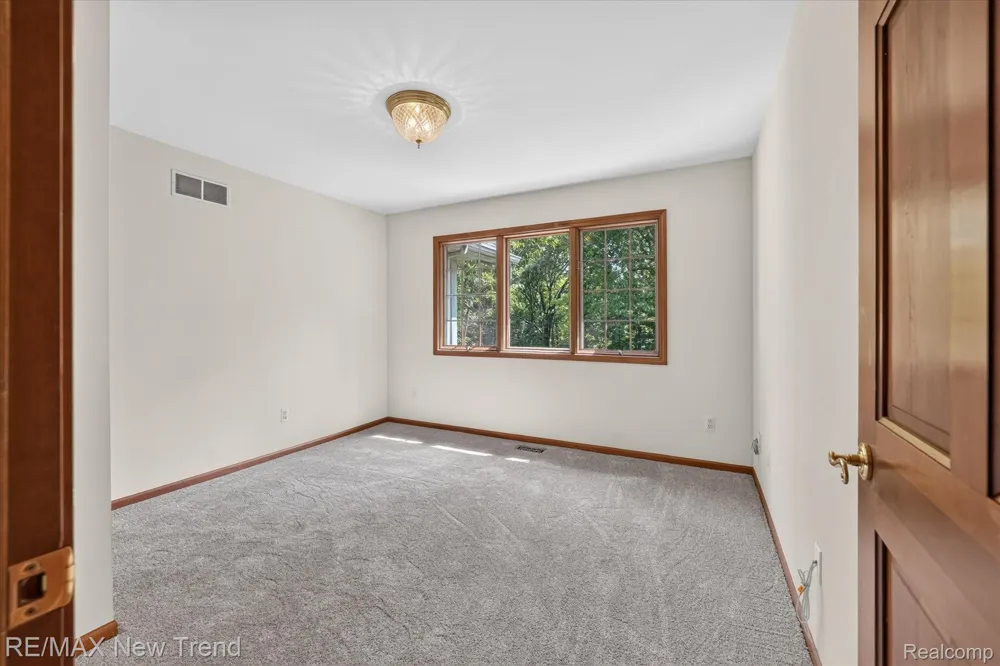 561 Valley Drive Milford Charter Township, MI 48381