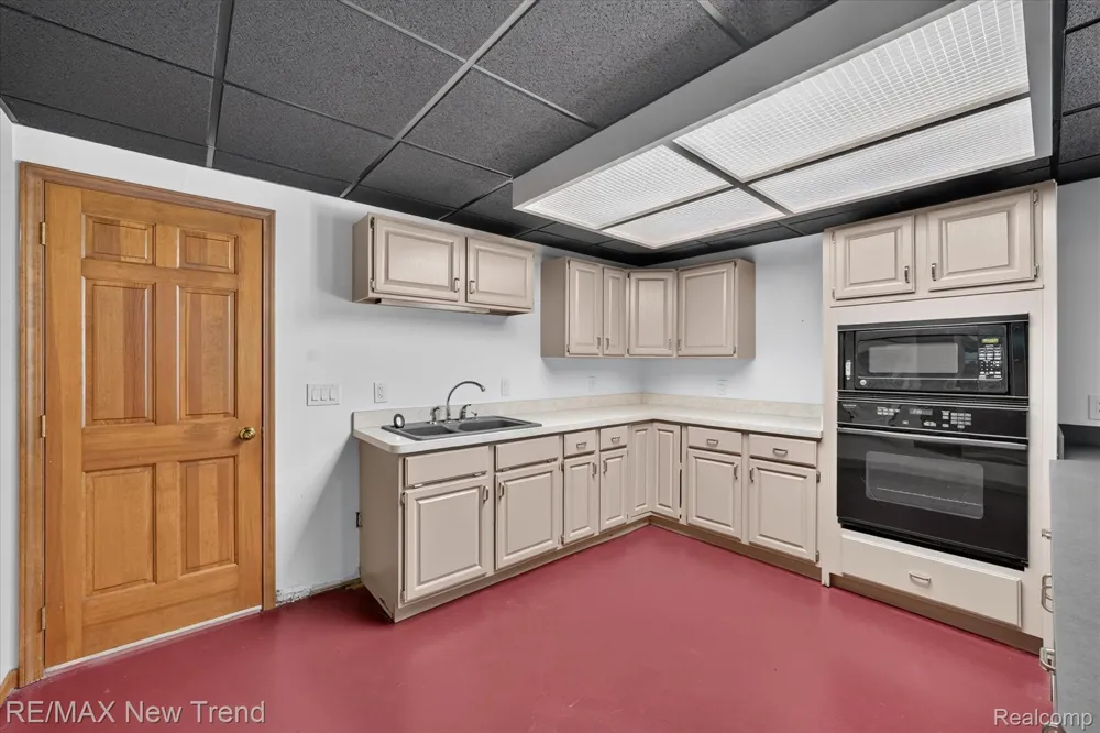 561 Valley Drive Milford Charter Township, MI 48381