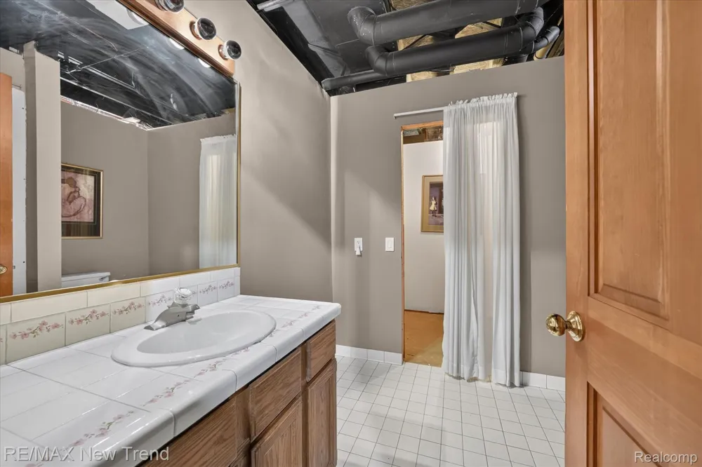 561 Valley Drive Milford Charter Township, MI 48381