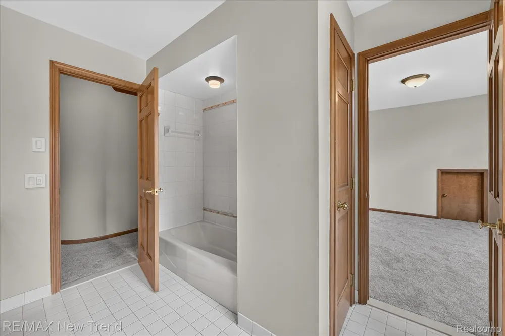 561 Valley Drive Milford Charter Township, MI 48381
