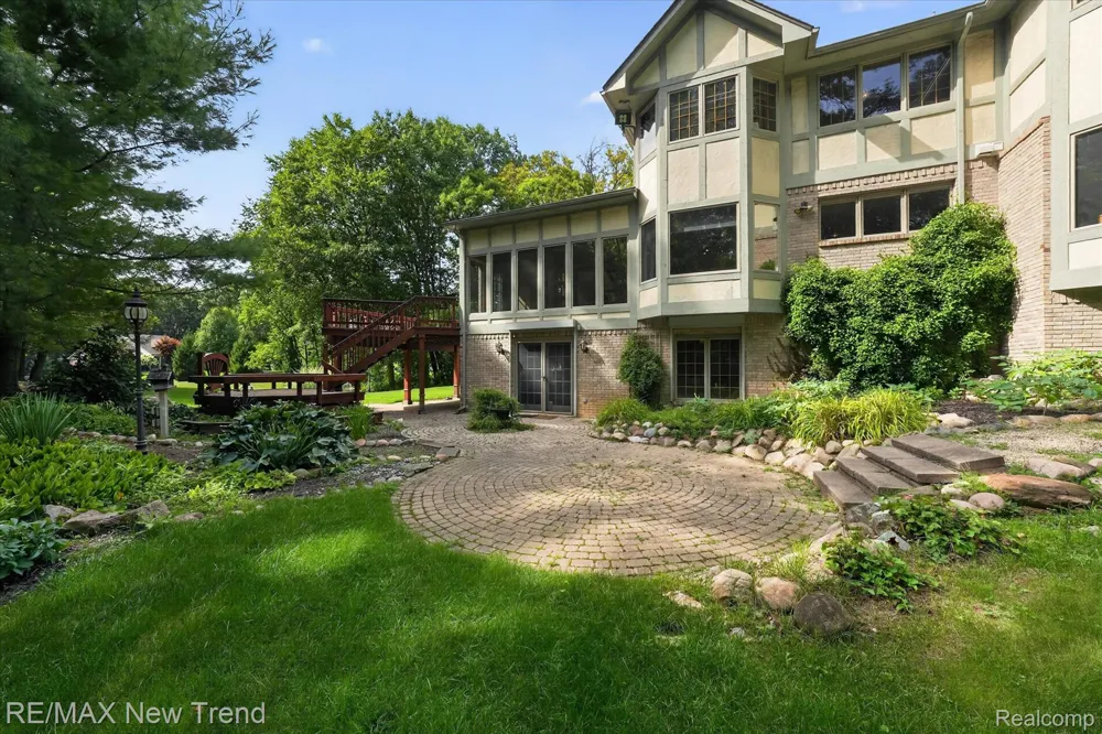 561 Valley Drive Milford Charter Township, MI 48381