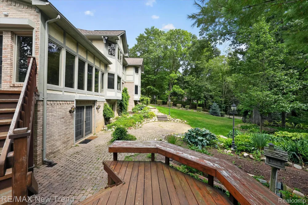 561 Valley Drive Milford Charter Township, MI 48381