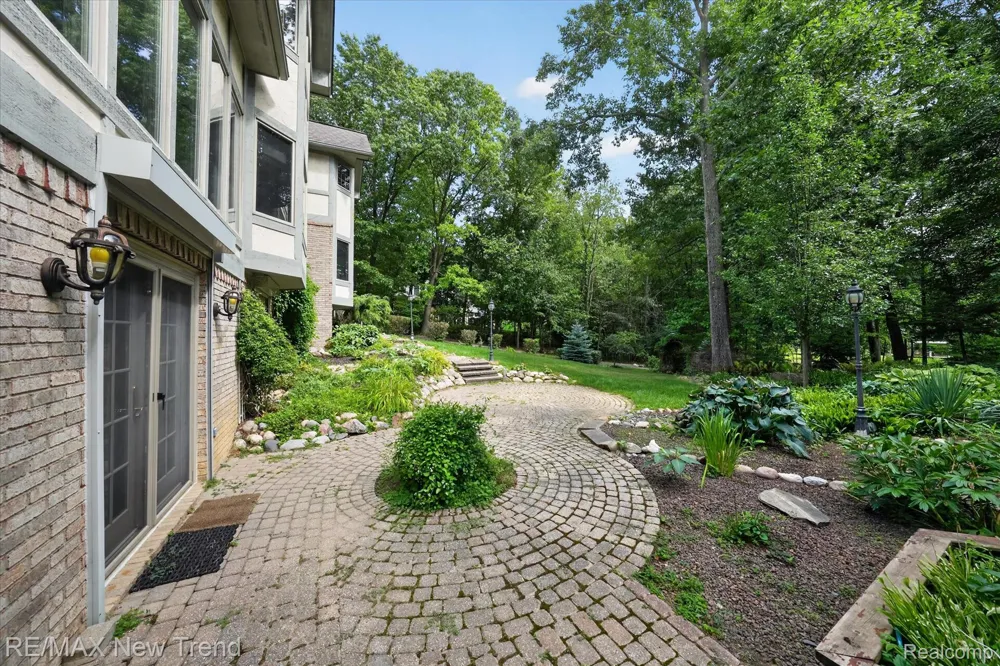 561 Valley Drive Milford Charter Township, MI 48381