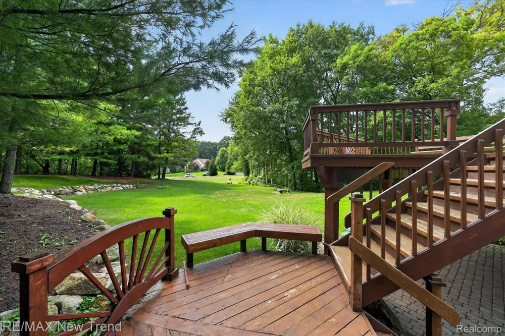 561 Valley Drive Milford Charter Township, MI 48381