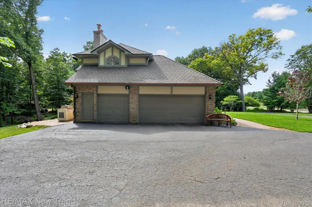 561 Valley Drive Milford Charter Township, MI 48381