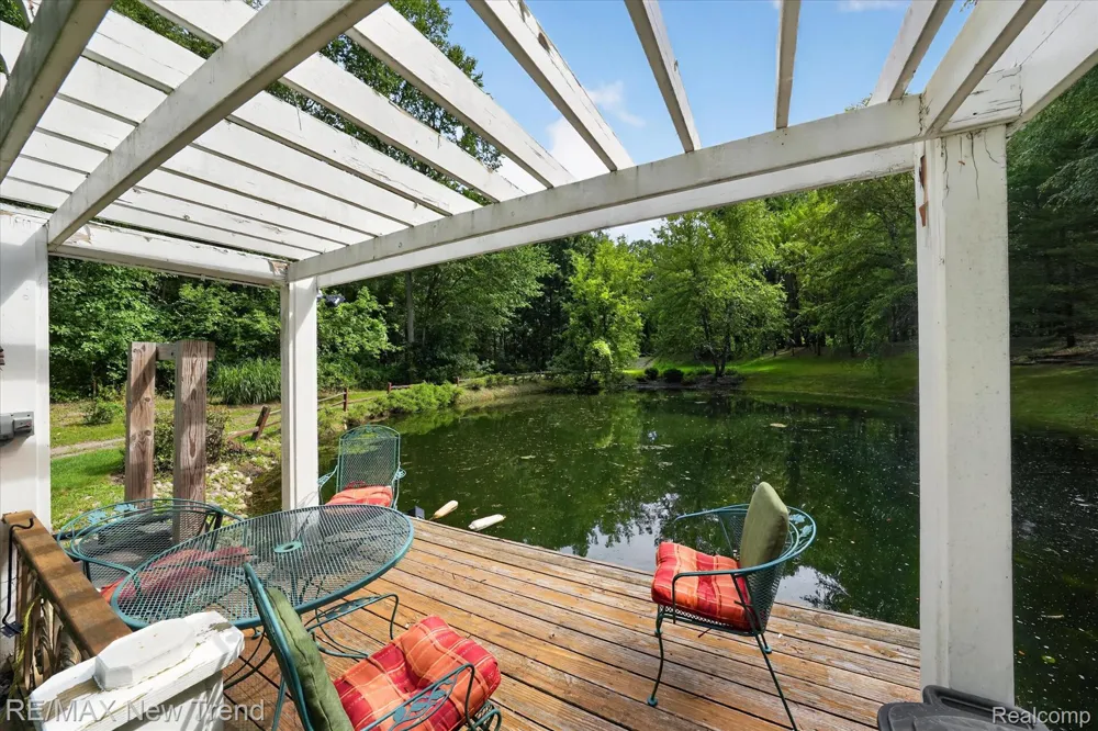 561 Valley Drive Milford Charter Township, MI 48381