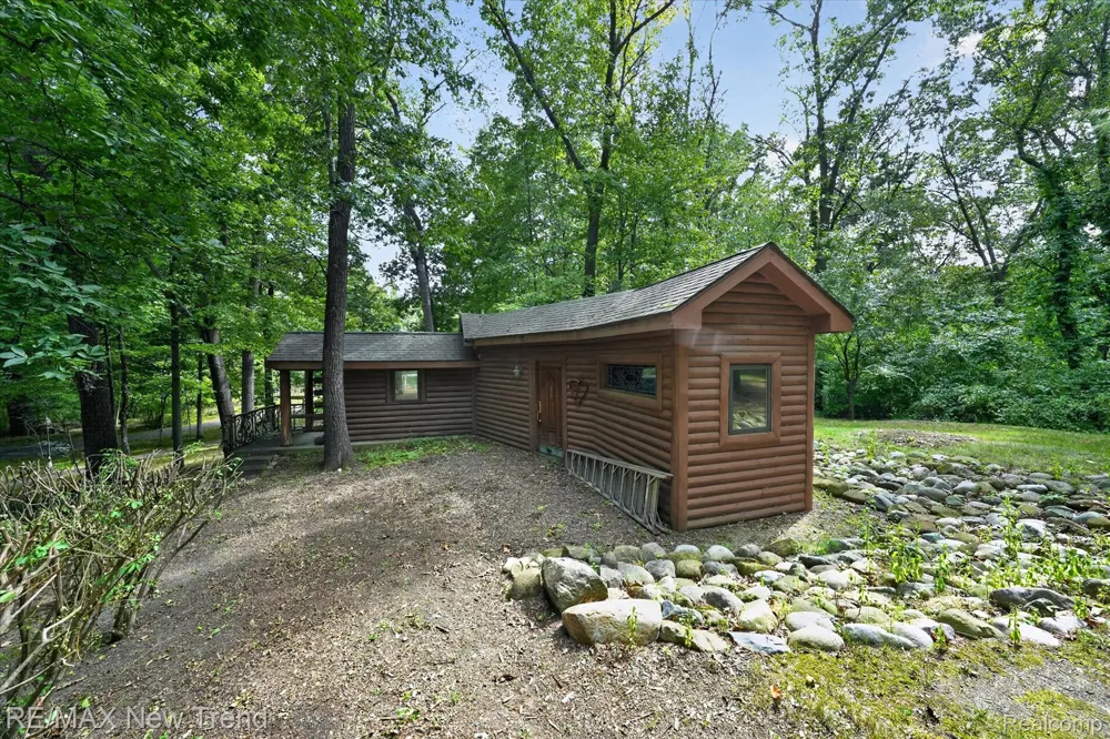 561 Valley Drive Milford Charter Township, MI 48381