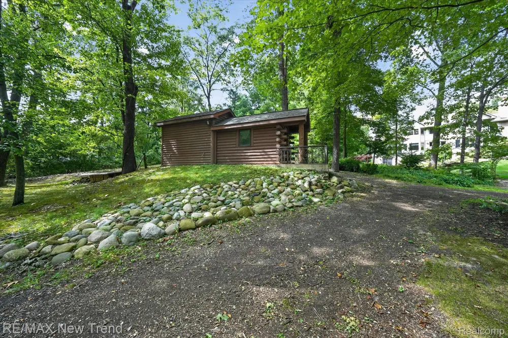 561 Valley Drive Milford Charter Township, MI 48381