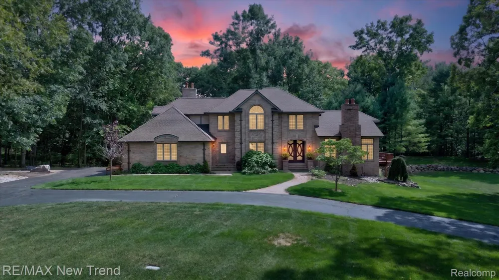 561 Valley Drive Milford Charter Township, MI 48381