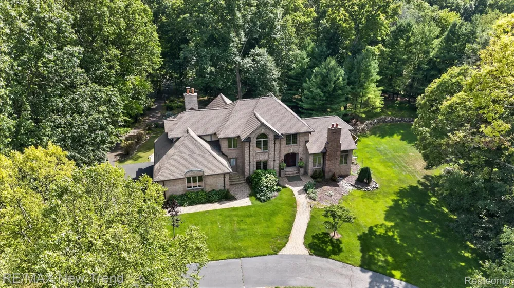 561 Valley Drive Milford Charter Township, MI 48381